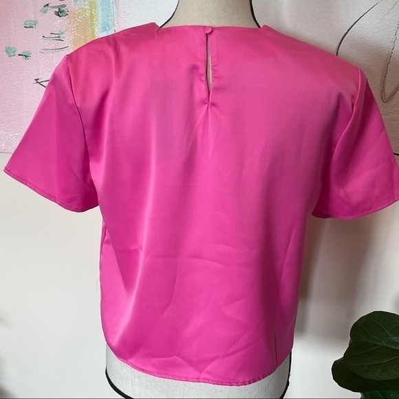 NASTY GAL Shoulder Pad Crew Neck Hot Pink Shirt Sz 6 NWT - Picture 8 of 9